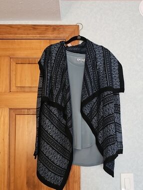Forever 21 Open-Front Cardigan Black And A Slate Blue With T-shirt